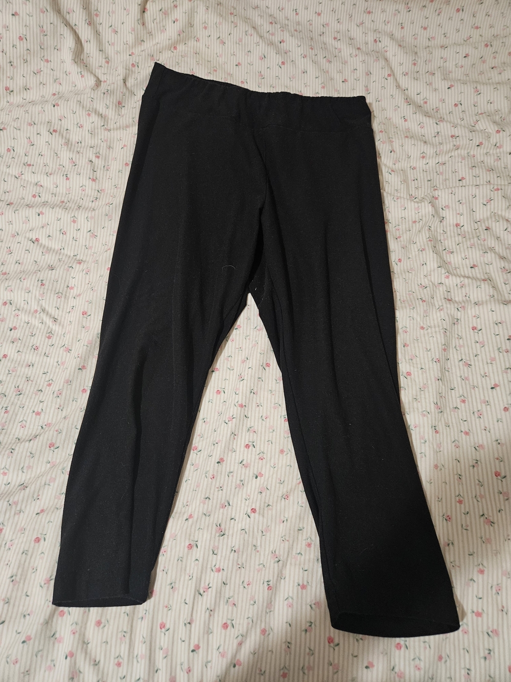 Time and Tru Black Capri Leggings
